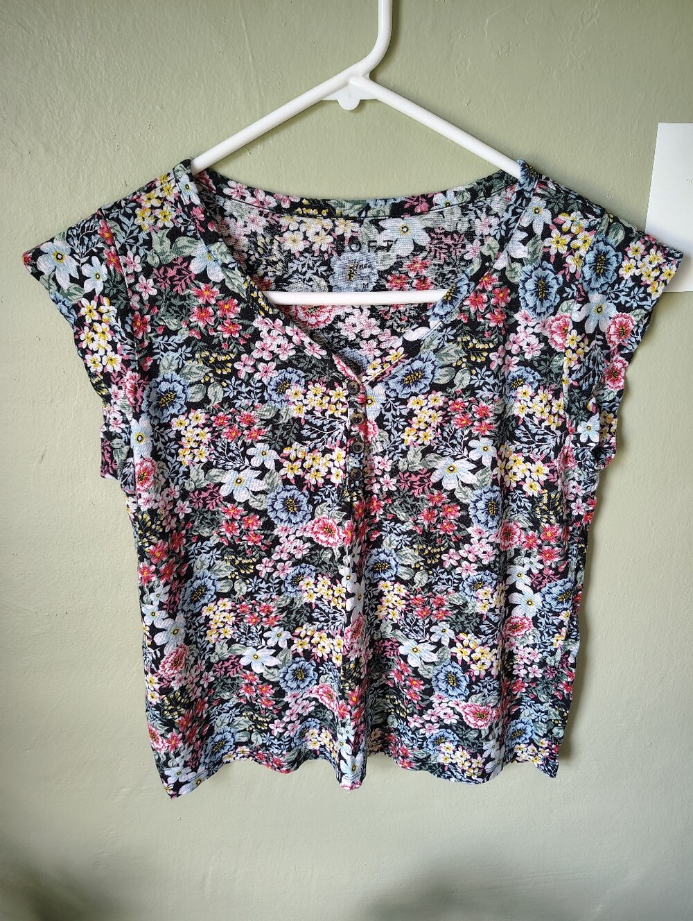 LOFT Women's Medium 100% Linen Black Floral V-Neck Short Sleeve Top